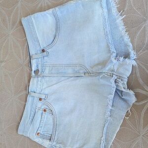 NWOT, Levi's Daisy 501 Cut-off Shorts!